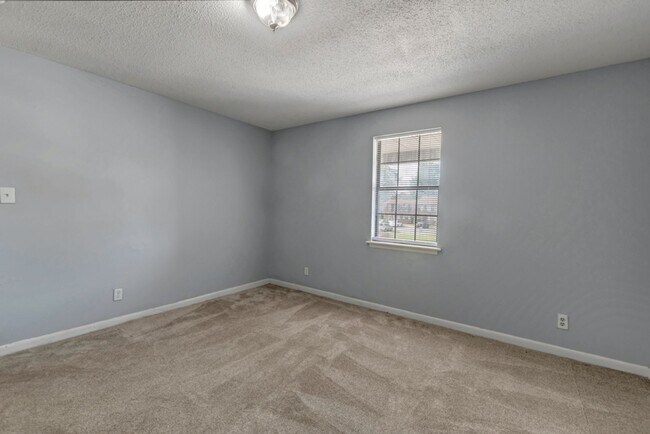 Building Photo - Recently Renovated Units in Decatur, AL
