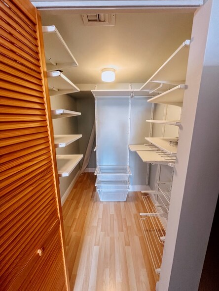 Building Photo - 540 Brickell Key Dr