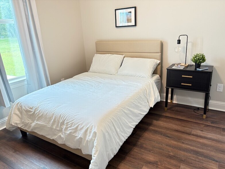 Rear Bedroom - 3492 Waterbury Ave