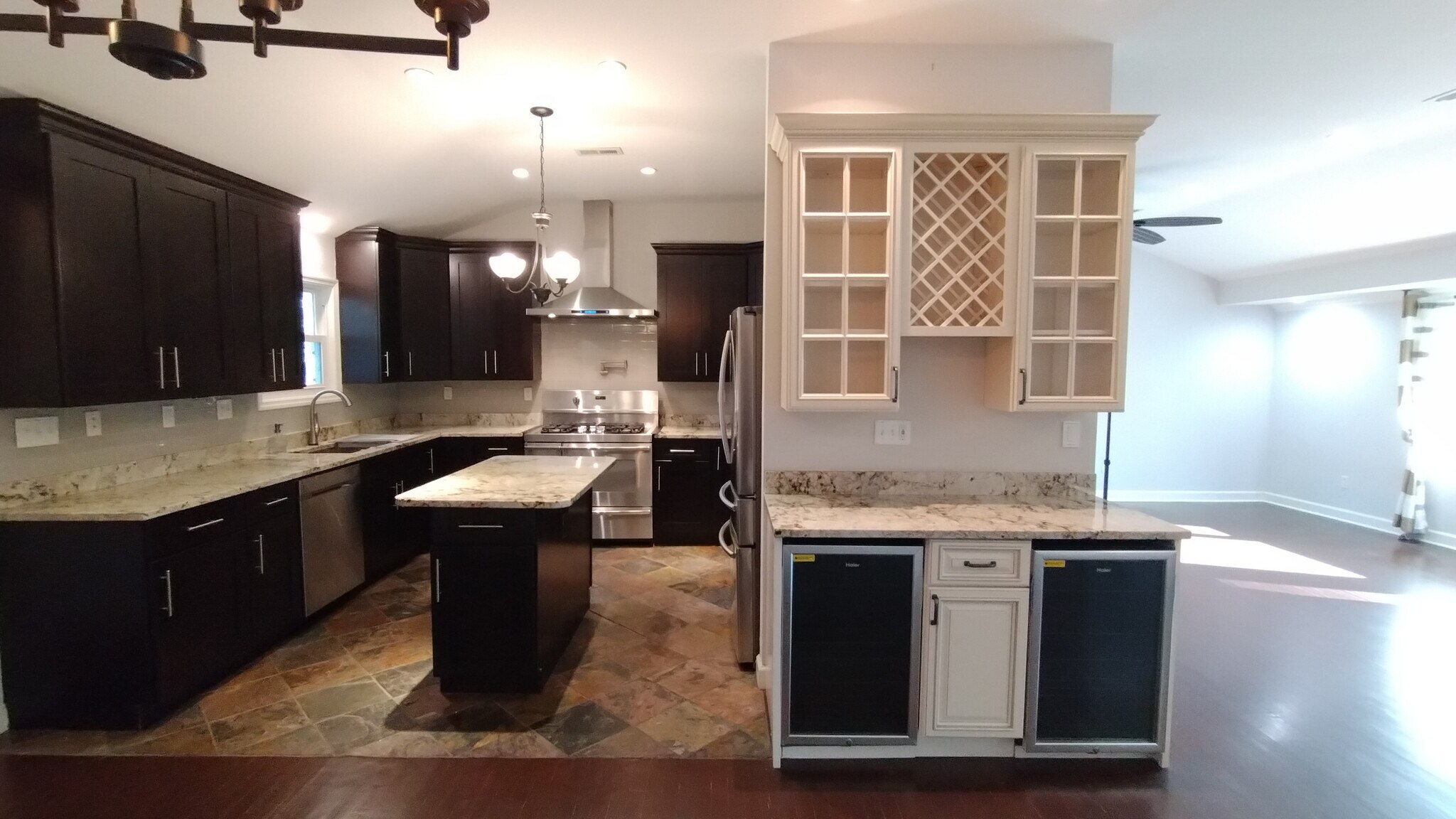 Building Photo - 710 Yucca Ave