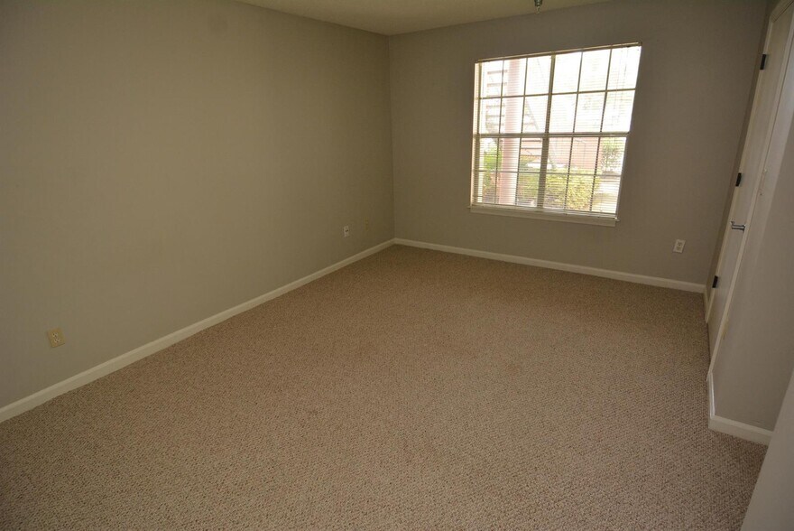 Building Photo - 1285 Crystal Way