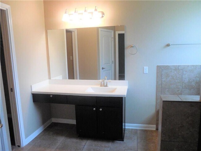 Building Photo - Wonderful 3-Bedroom Home For Rent In Round...
