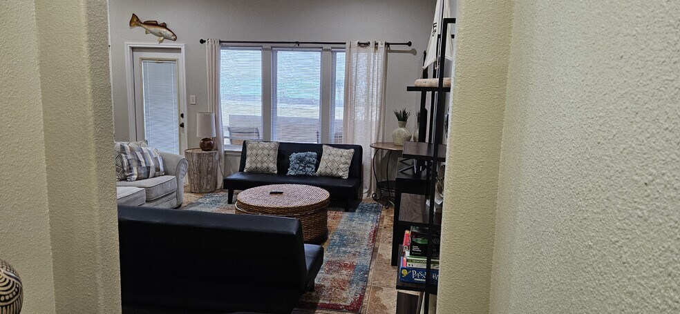 Building Photo - 14334 Cruiser St