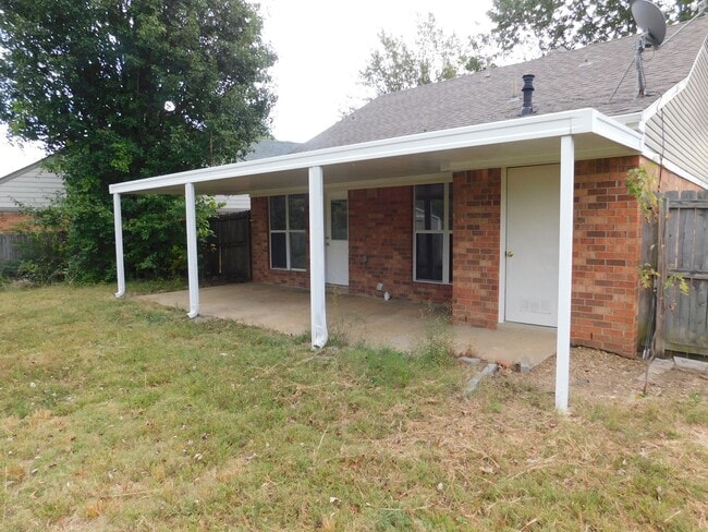 Building Photo - 5539 Bradley Dr