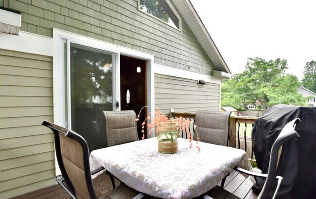 Building Photo - 127 Beekman St