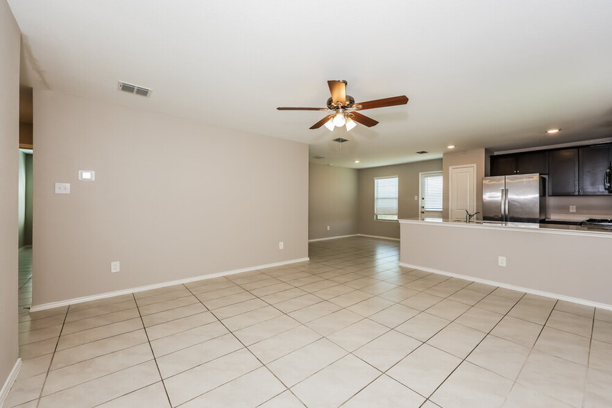 Building Photo - 1149 Crestview Dr