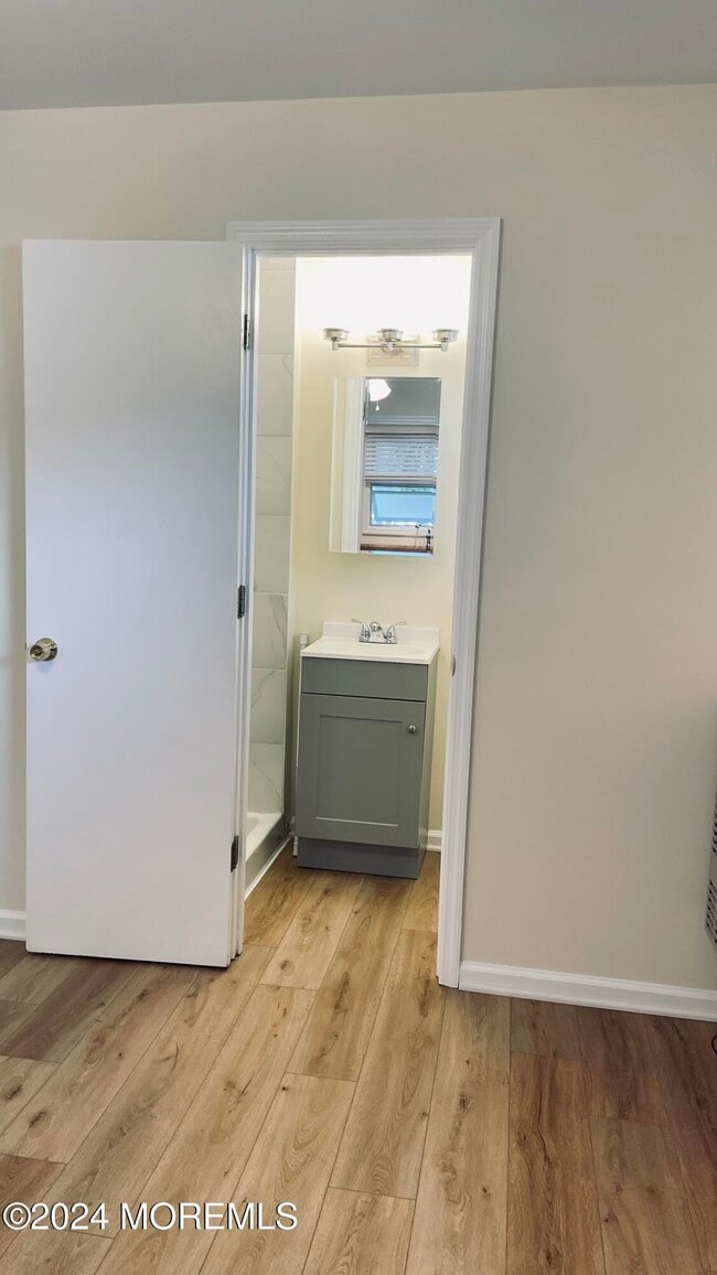 Building Photo - 602 Harris Ave