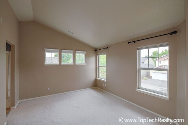 Building Photo - Lovely Traditional 2BD · 2.5BA + Office/De...