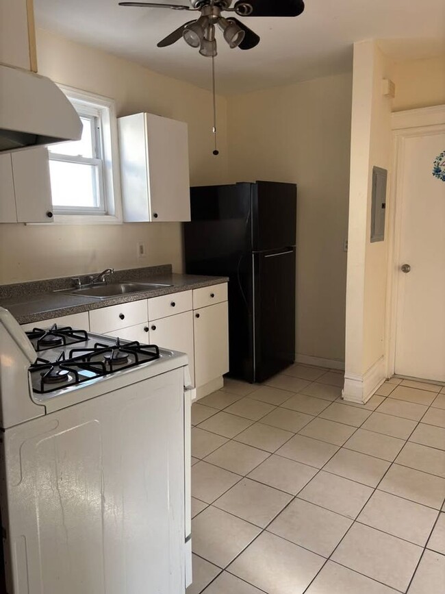 Building Photo - 478-480 Sanford Ave