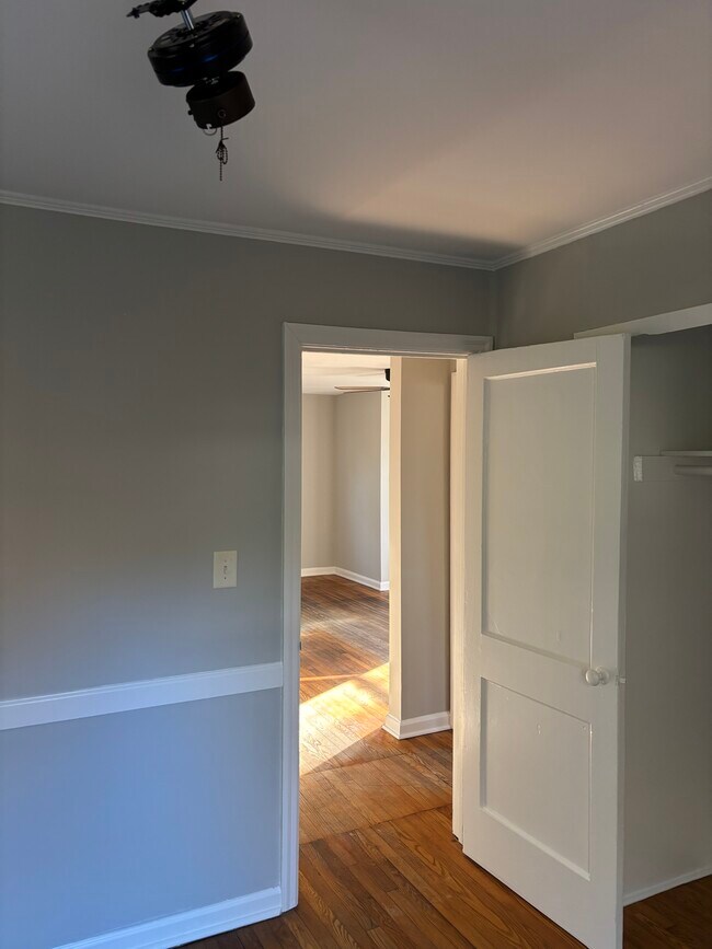 Building Photo - 717 Brighton Rd