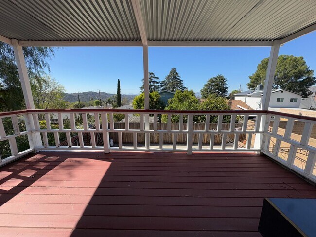Building Photo - Large Open Layout Nestled in a Quiet Neighborhood with Stunning Mountain Views