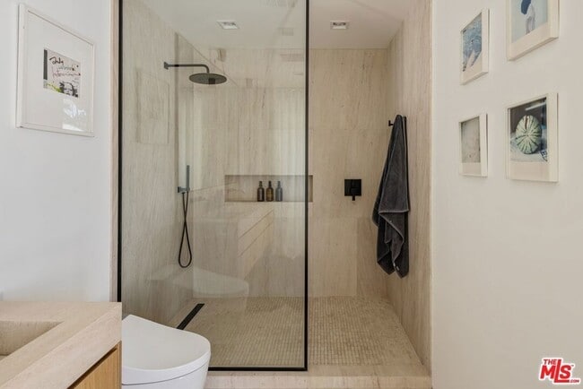 Building Photo - 913 Milwood Ave