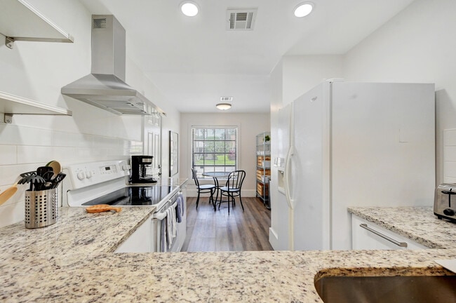 Building Photo - 2756 Carnation Ct