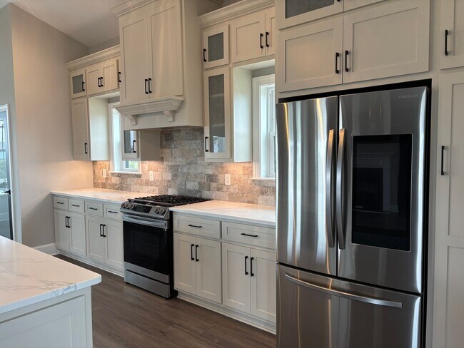 Building Photo - Must see home in Popular Cannonsgate Commu...