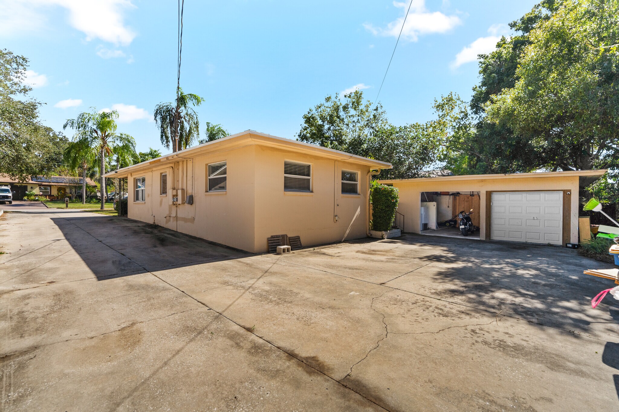 Building Photo - 24 N Hillcrest Ave
