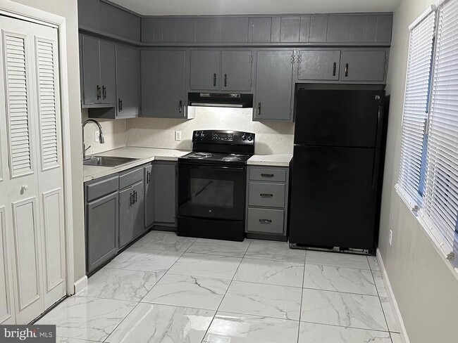 Building Photo - 203 E Penn Ave