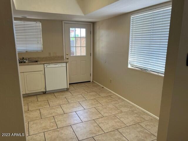 Building Photo - 922 N Pueblo Dr