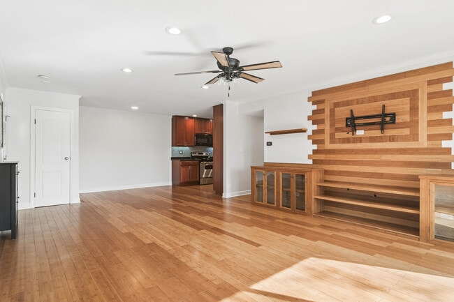 Building Photo - 4704 Euclid Ave