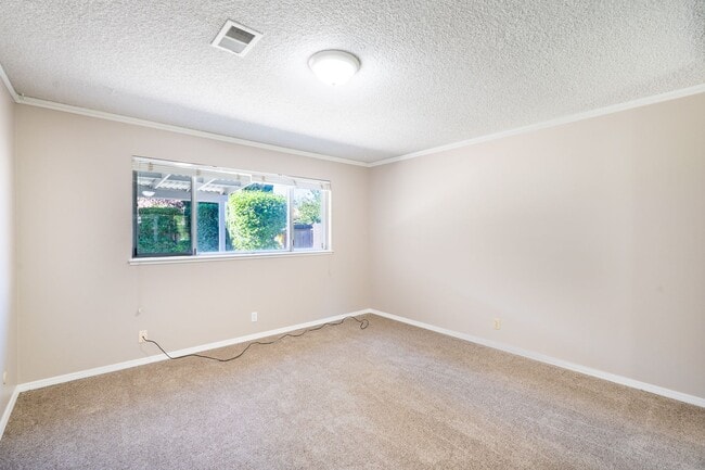 Building Photo - 3 Bedroom Home in Great Gilroy Location!