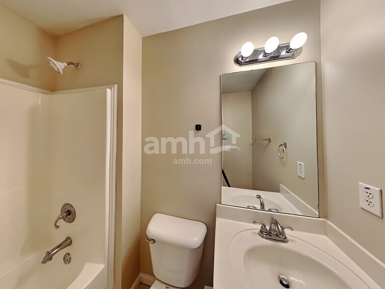 Building Photo - 907 Yancey Ct