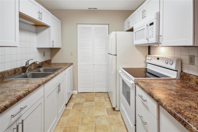 Building Photo - 17048 Sandalwood Creek Dr