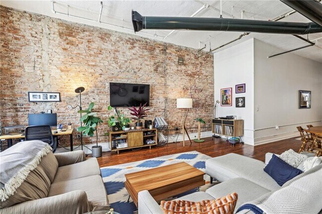 Building Photo - 215 Mitchell St SW