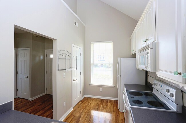 Building Photo - 915 Cinnamon Dr
