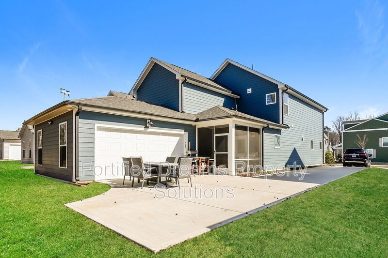 Building Photo - 2229 Hedge Maple Dr