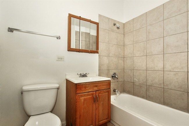 Building Photo - 5758 S Wabash Ave