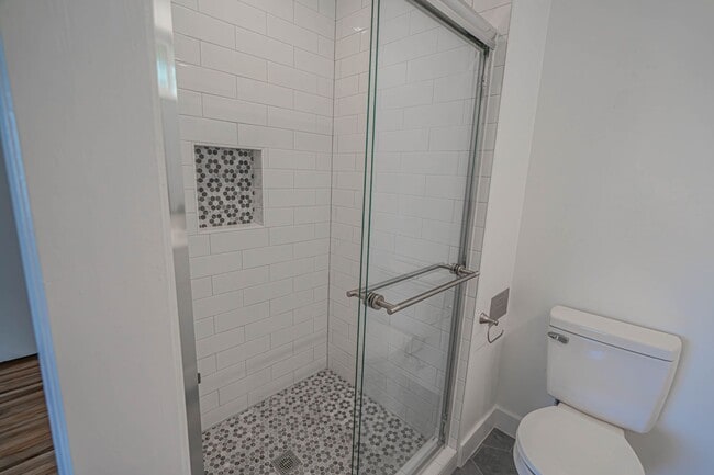 Building Photo - Spacious 4-Bedroom Home with Sun Room & Vi...