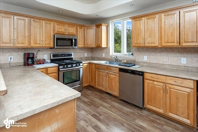 Building Photo - Spacious 5BD/3BA Home!