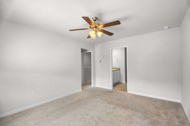 Building Photo - Trolley Run Townhome!