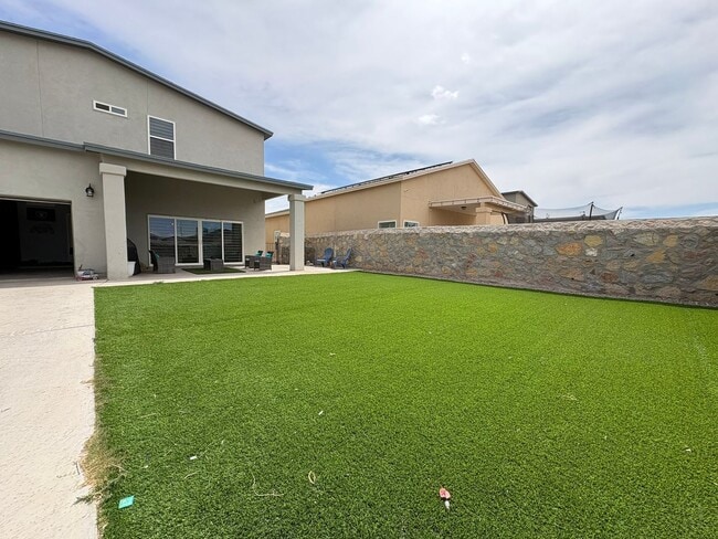 Building Photo - FAR EASTSIDE HOME FOR RENT