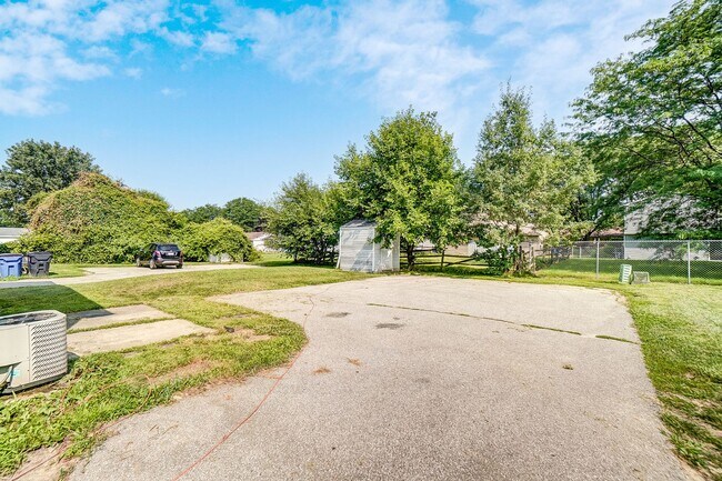 Building Photo - 3612 Willow Run Dr