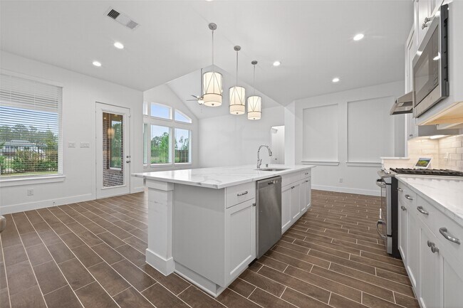 Building Photo - 18338 Tiger Flowers Dr