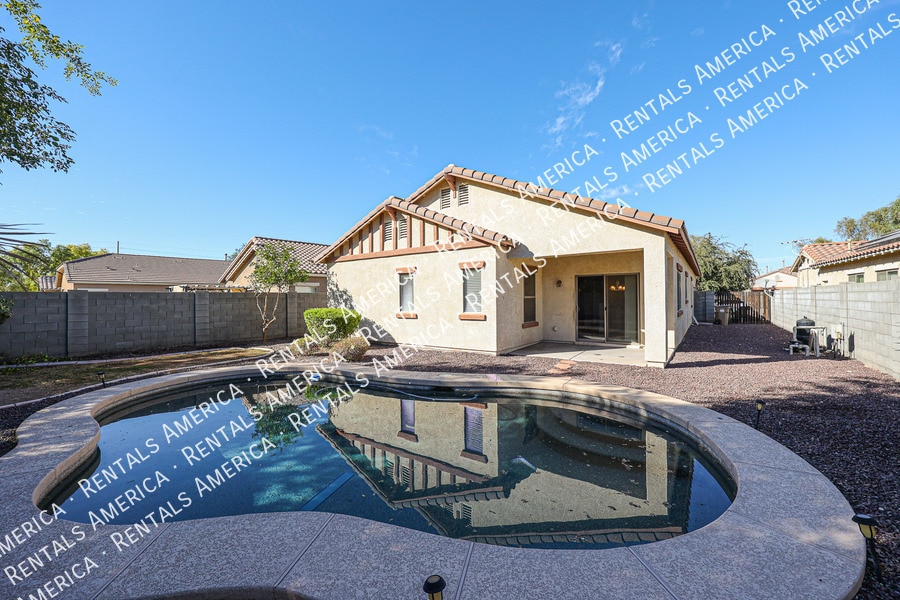 Building Photo - 17033 W Sonora St