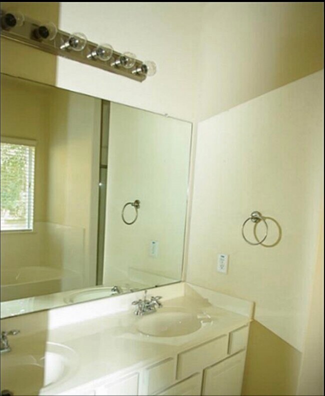 Building Photo - 18 Milepost Ct