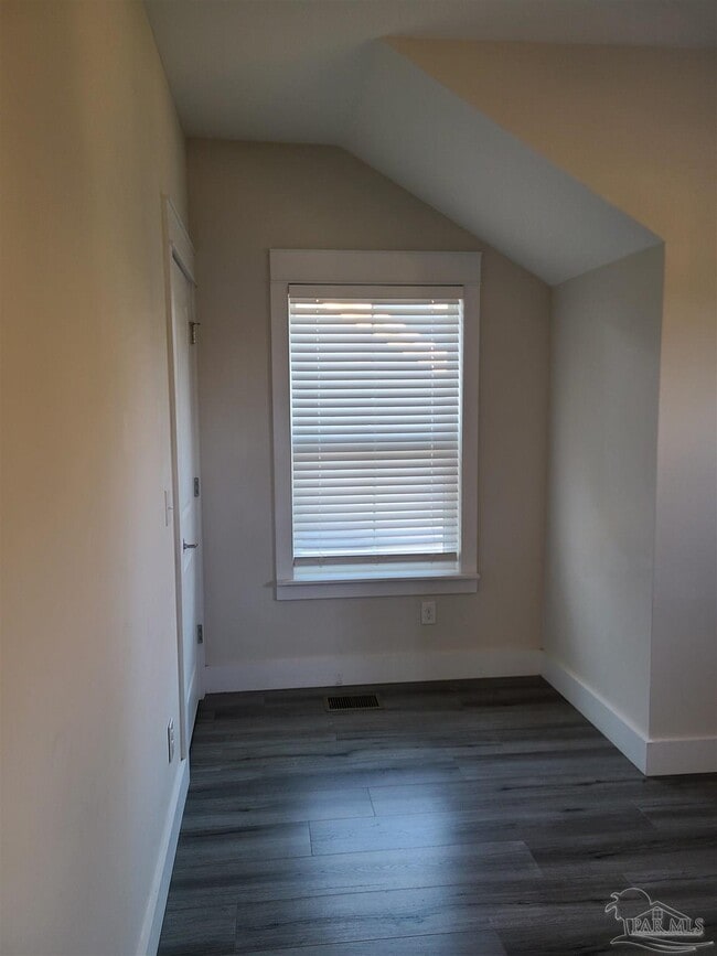 Building Photo - 603 N Reus St