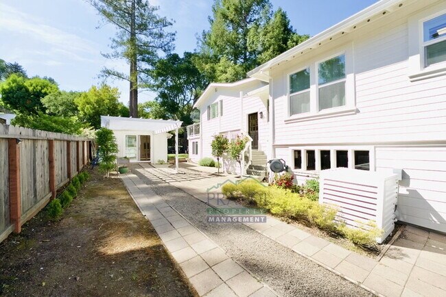 Building Photo - 49 Locust Ave