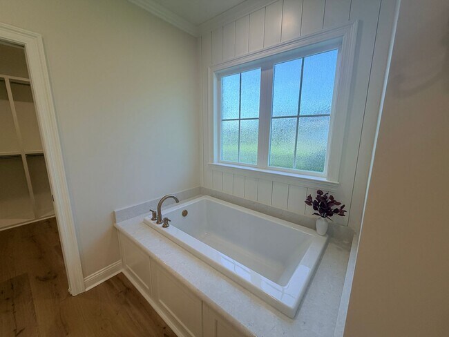 Building Photo - 5635 School House Pond Rd