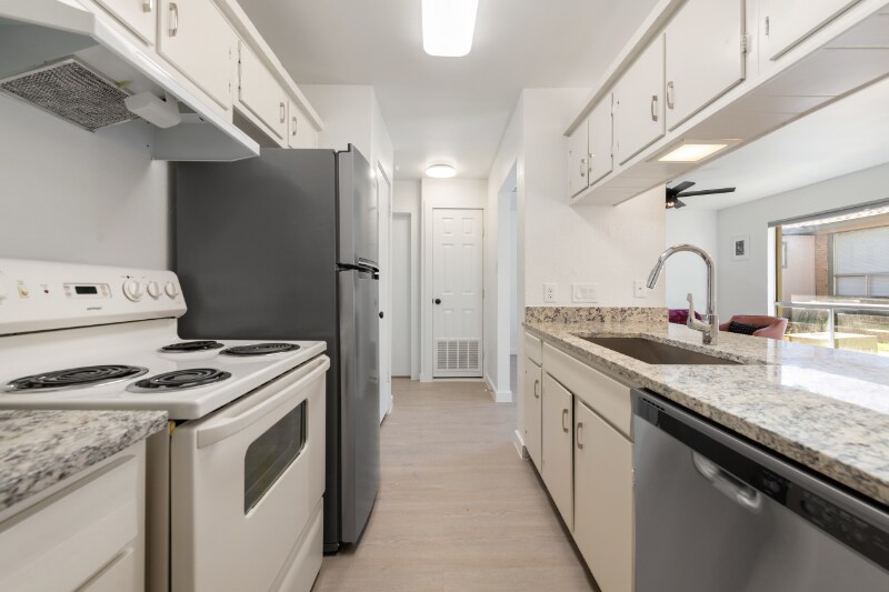 Building Photo - 10111 Golden Meadow Dr