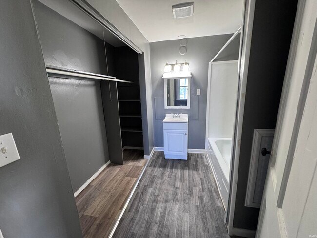 Building Photo - 401 N Monroe St