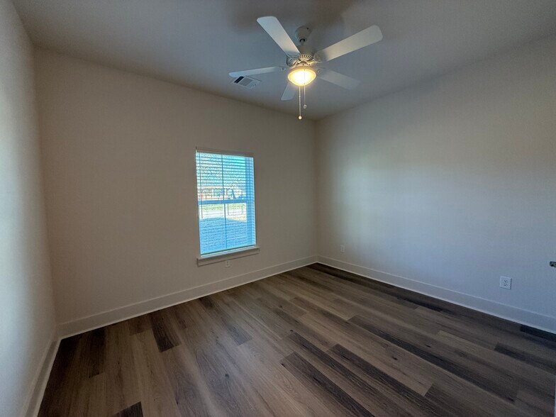 Building Photo - 104 Kirkland St