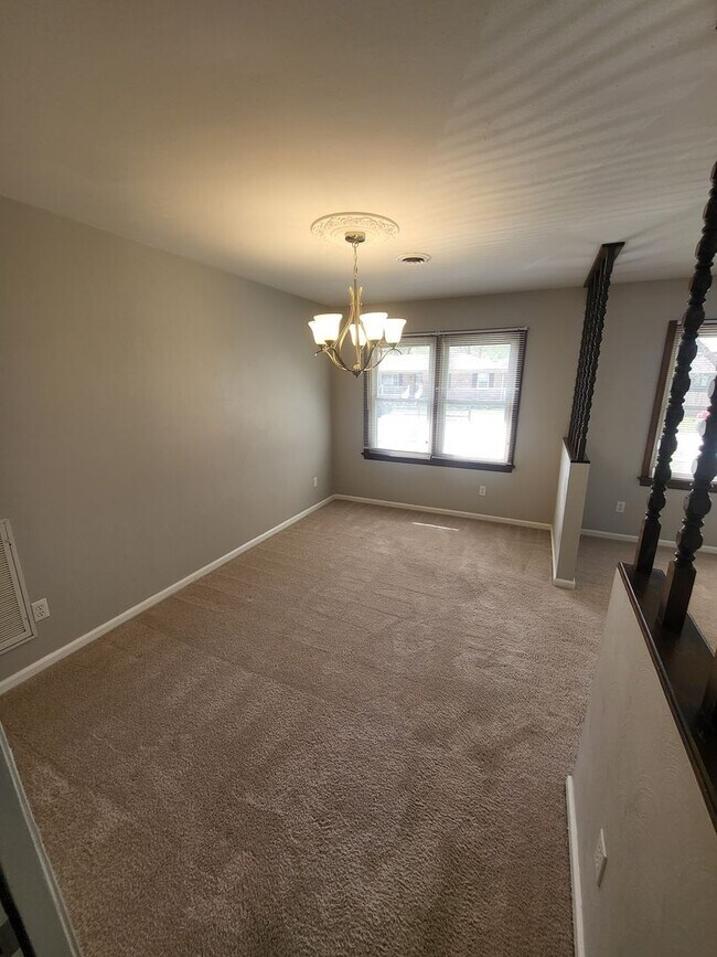 Building Photo - EASTON PLACE