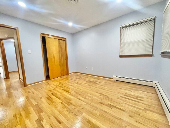 Building Photo - 47 Country Village Ct