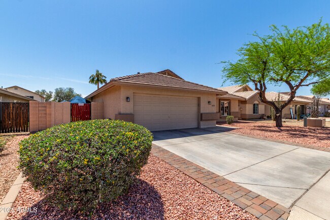 Building Photo - 16325 W Paradise Ln