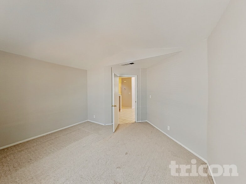 Building Photo - 6619 Clover Wood Ln