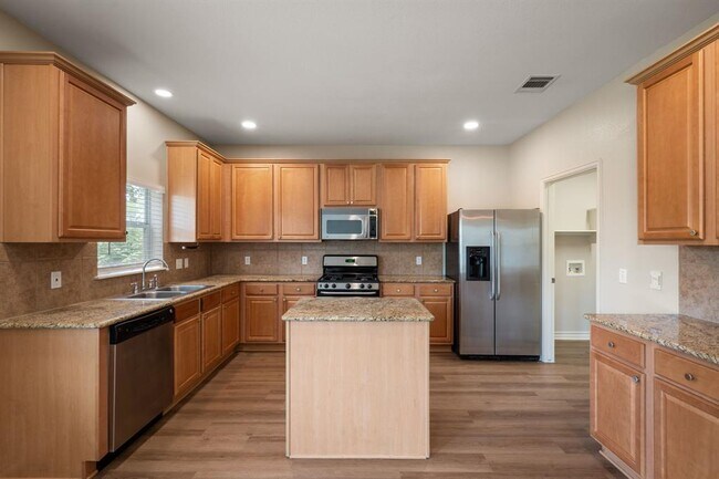 Building Photo - 20925 Texas Meadows Dr