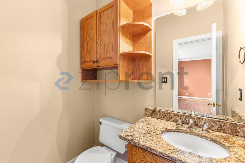 Building Photo - Unit