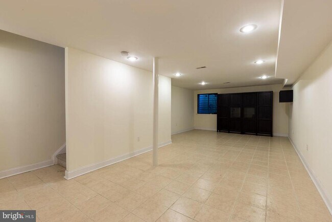 Building Photo - 1017 Dorrance St